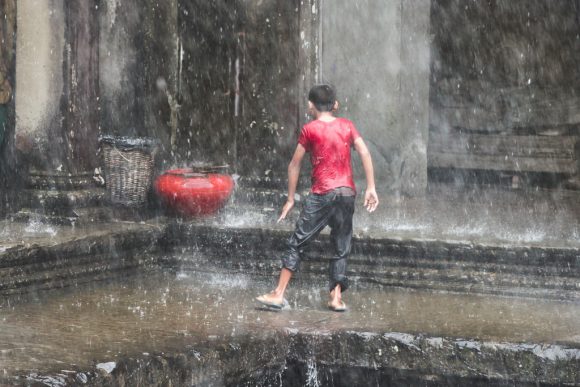 【梅雨の釣り】レインウェア選びの知識と、メーカー別おすすめウェアまとめ